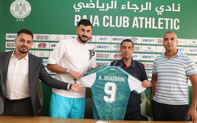 الرجاء يعلن رسميا تعاقده مع العراقي أيمن حسين