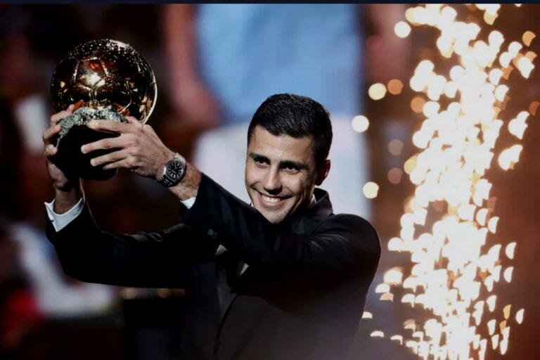 “رودري يتوج بالكرة الذهبية 2024: أول إنجاز عالمي في مسيرته”