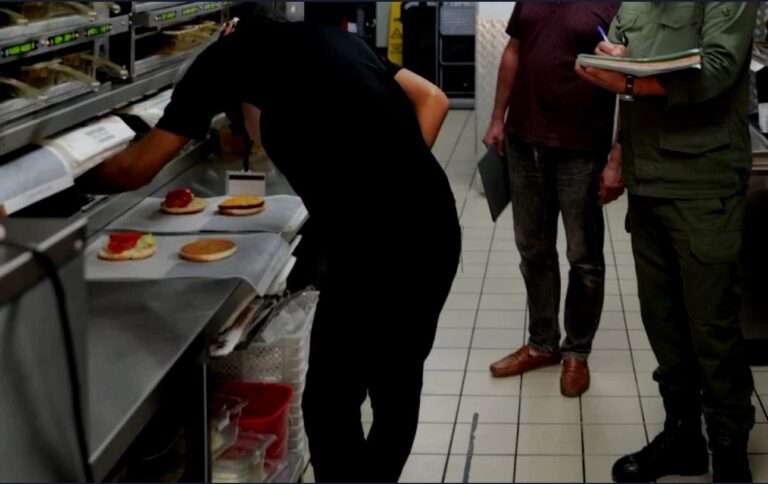 “إغلاق مؤقت لمحل وجبات خفيفة في تزنيت بعد تسجيل حالتي تسمم”