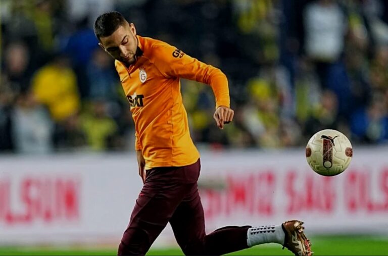 “حكيم زياش على أعتاب الرحيل عن غلطة سراي وسط اهتمام خليجي متزايد”