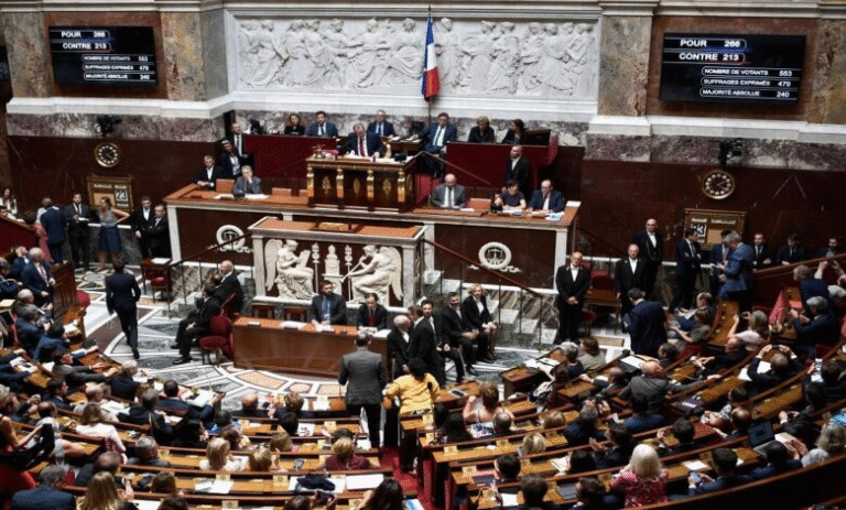 البرلمان الفرنسي يصادق بفارق صوت واحد على إلغاء اتفاقية 1968 مع الجزائر