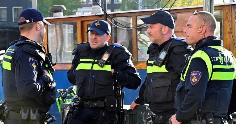 تعاون أمني مغربي-هولندي يُسفر عن توقيف قاصر في قضية إرهاب بمدينة سيتارد