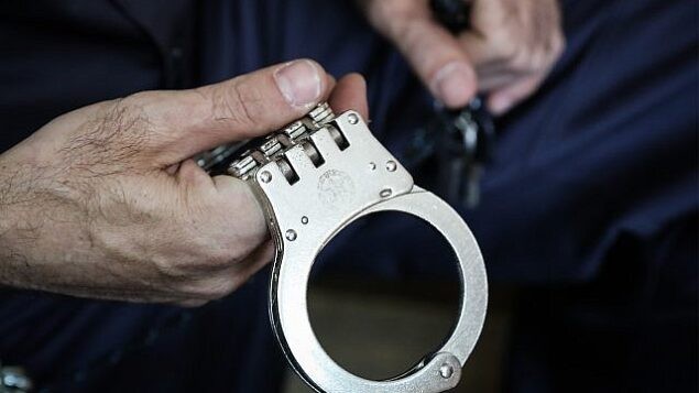 توقيف مواطن هولندي بمرتيل مبحوث عنه دولياً في قضية نصب وتبييض أموال