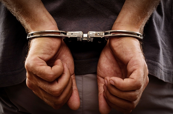 توقيف مشتبه فيه في سرقة بالعنف استهدفت قاصرًا بمكناس