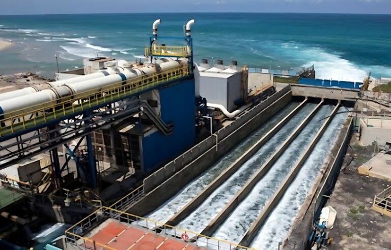 تحلية مياه البحر في المغرب: رهان استراتيجي لتعزيز الأمن المائي ومواجهة ندرة المياه بحلول 2030