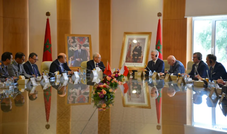المغرب وبولونيا يعززان التعاون العسكري ويبحثان تطوير الشراكة في مجال الدفاع