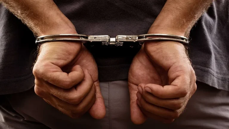 الشرطة تتحرك بسرعة وتوقف مشتبهاً فيه بتعنيف طفله بمدينة بن أحمد