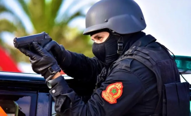 مفتش شرطة يضطر لاستخدام سلاحه الوظيفي بسوق السبت أولاد النمة لتوقيف جانح خطير وإصابة قاصر عرضيا