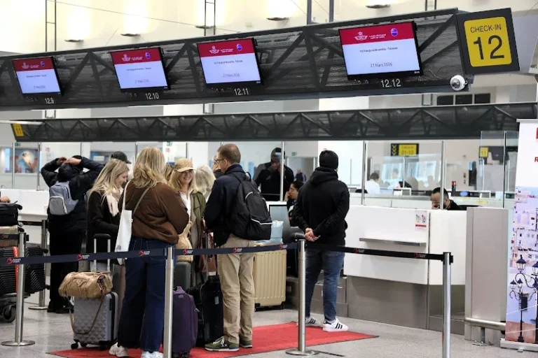 مطارات المغرب” تعمم بطاقة الإركاب الرقمية بالكامل
