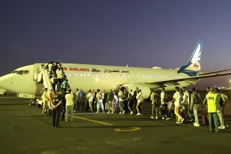 137 مهاجراً سودانياً يغادرون المغرب طوعاً.. سفيرة السودان تشيد بالمبادرة وتشكر الملك محمد السادس