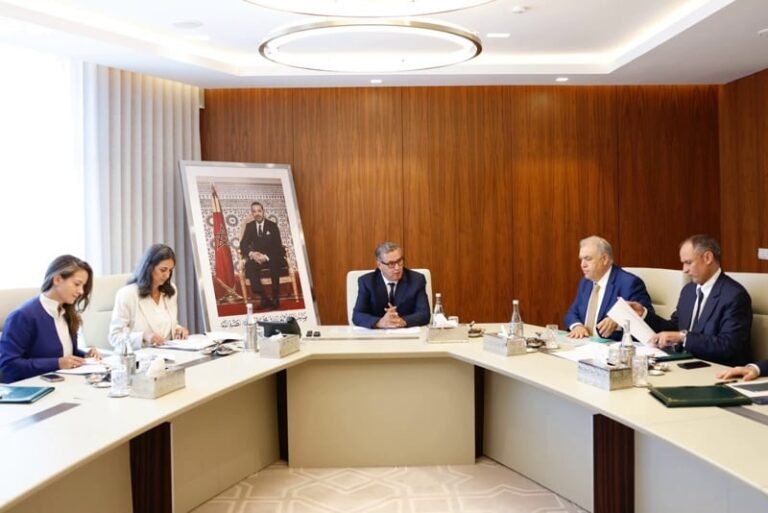الحكومة تواصل الدعم الاستثنائي لمهنيي النقل لمواجهة ارتفاع أسعار المحروقات